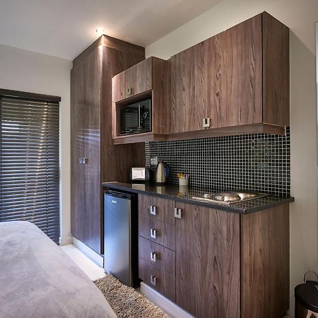 Dynasty Forest Sandown Self Catering Hotel 요하네스버그 외부 사진