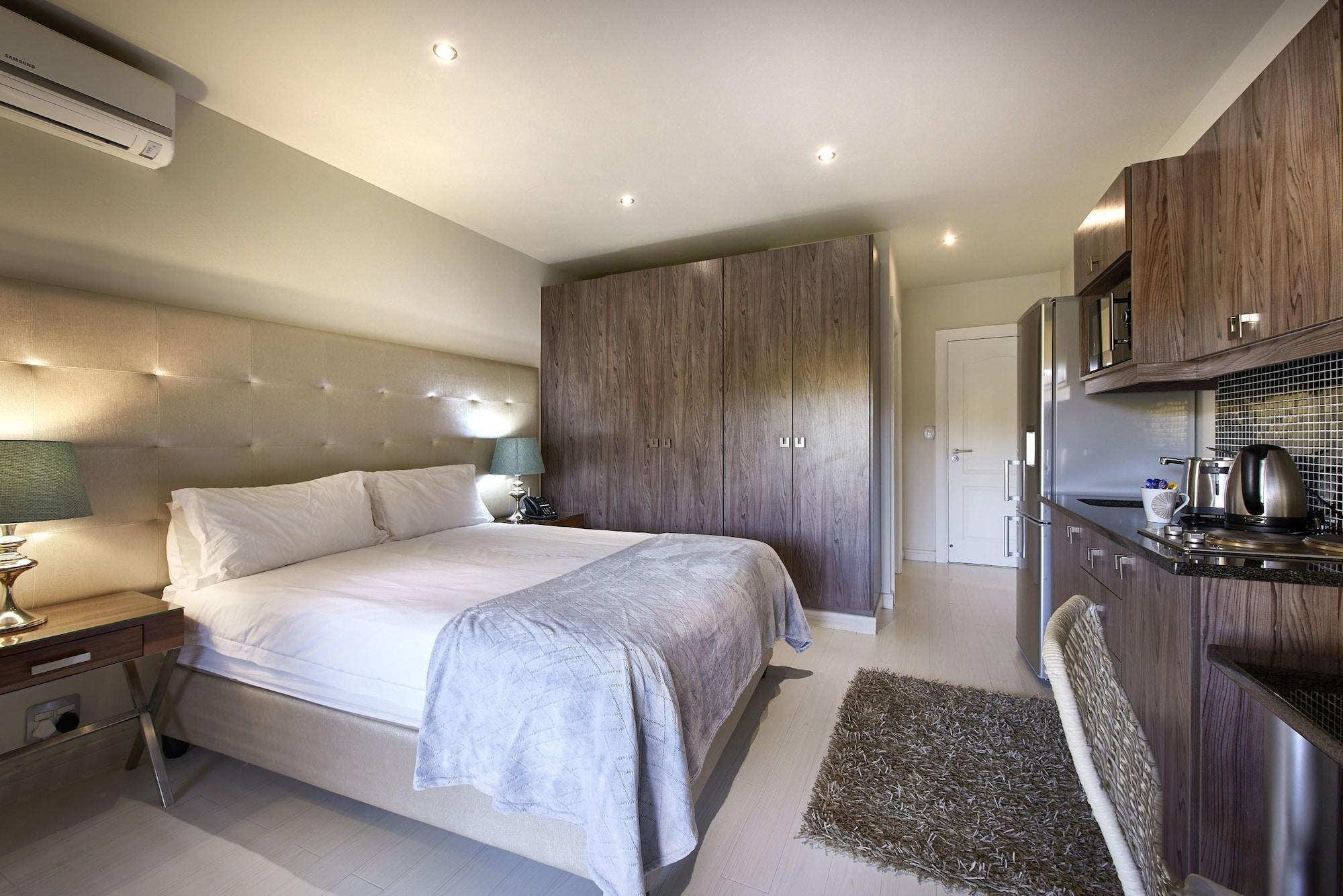 Dynasty Forest Sandown Self Catering Hotel 요하네스버그 외부 사진