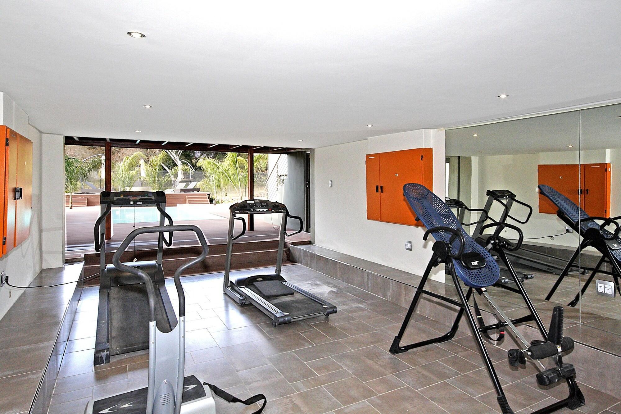 Dynasty Forest Sandown Self Catering Hotel 요하네스버그 외부 사진