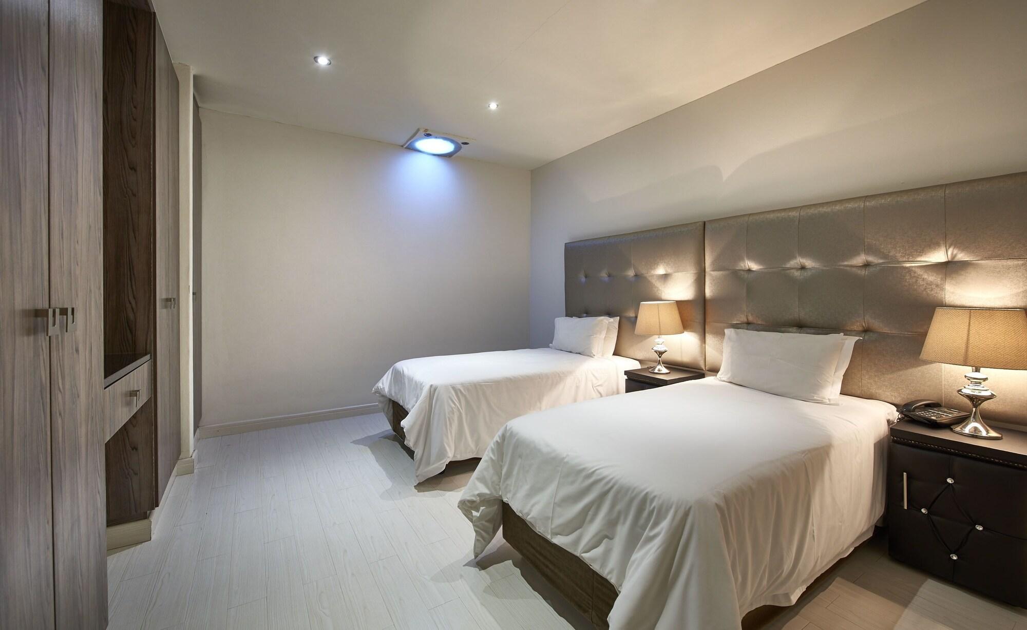 Dynasty Forest Sandown Self Catering Hotel 요하네스버그 외부 사진
