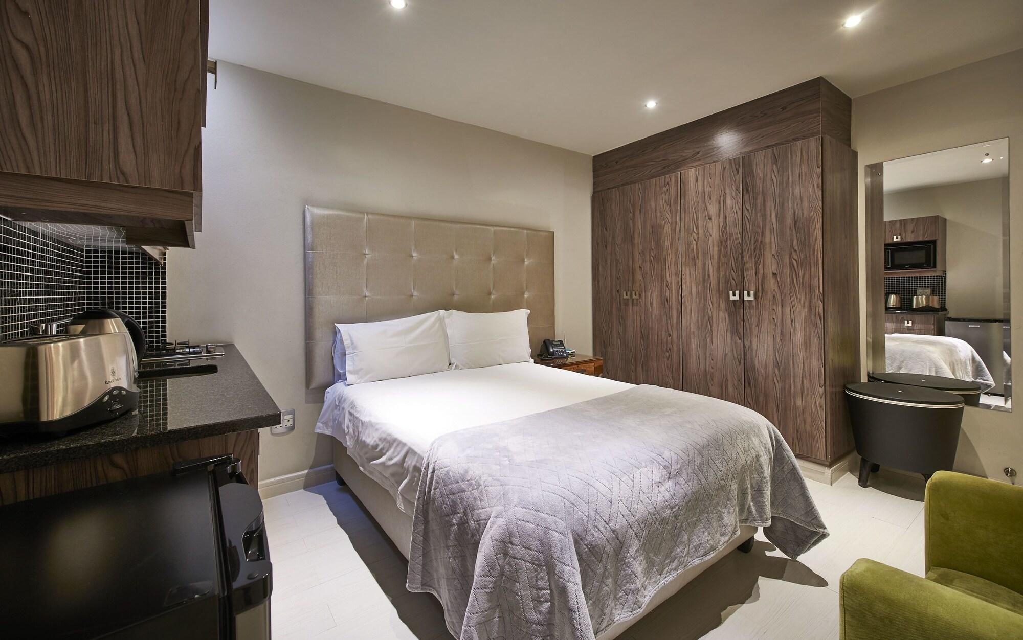 Dynasty Forest Sandown Self Catering Hotel 요하네스버그 외부 사진