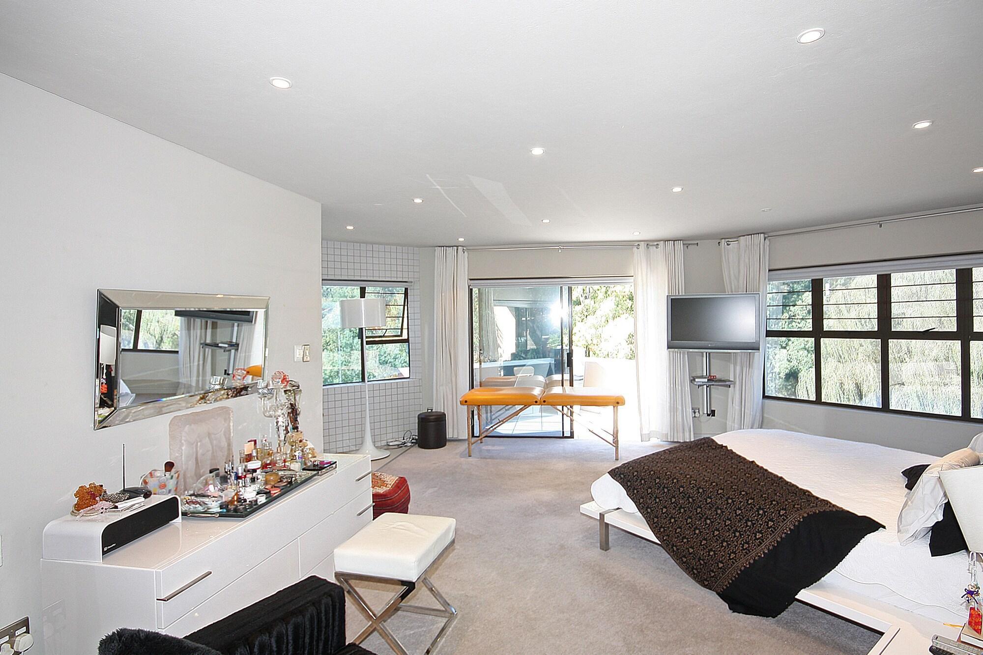 Dynasty Forest Sandown Self Catering Hotel 요하네스버그 외부 사진