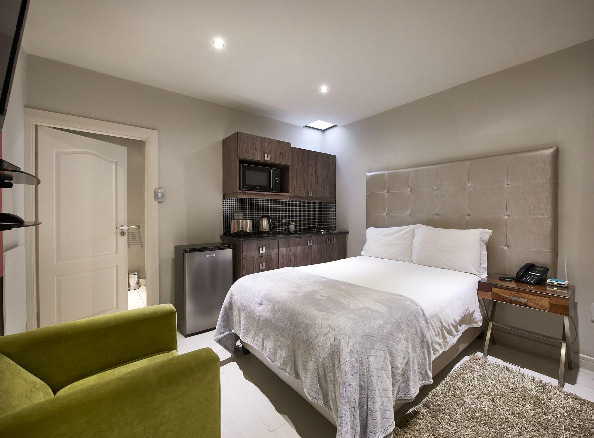 Dynasty Forest Sandown Self Catering Hotel 요하네스버그 외부 사진