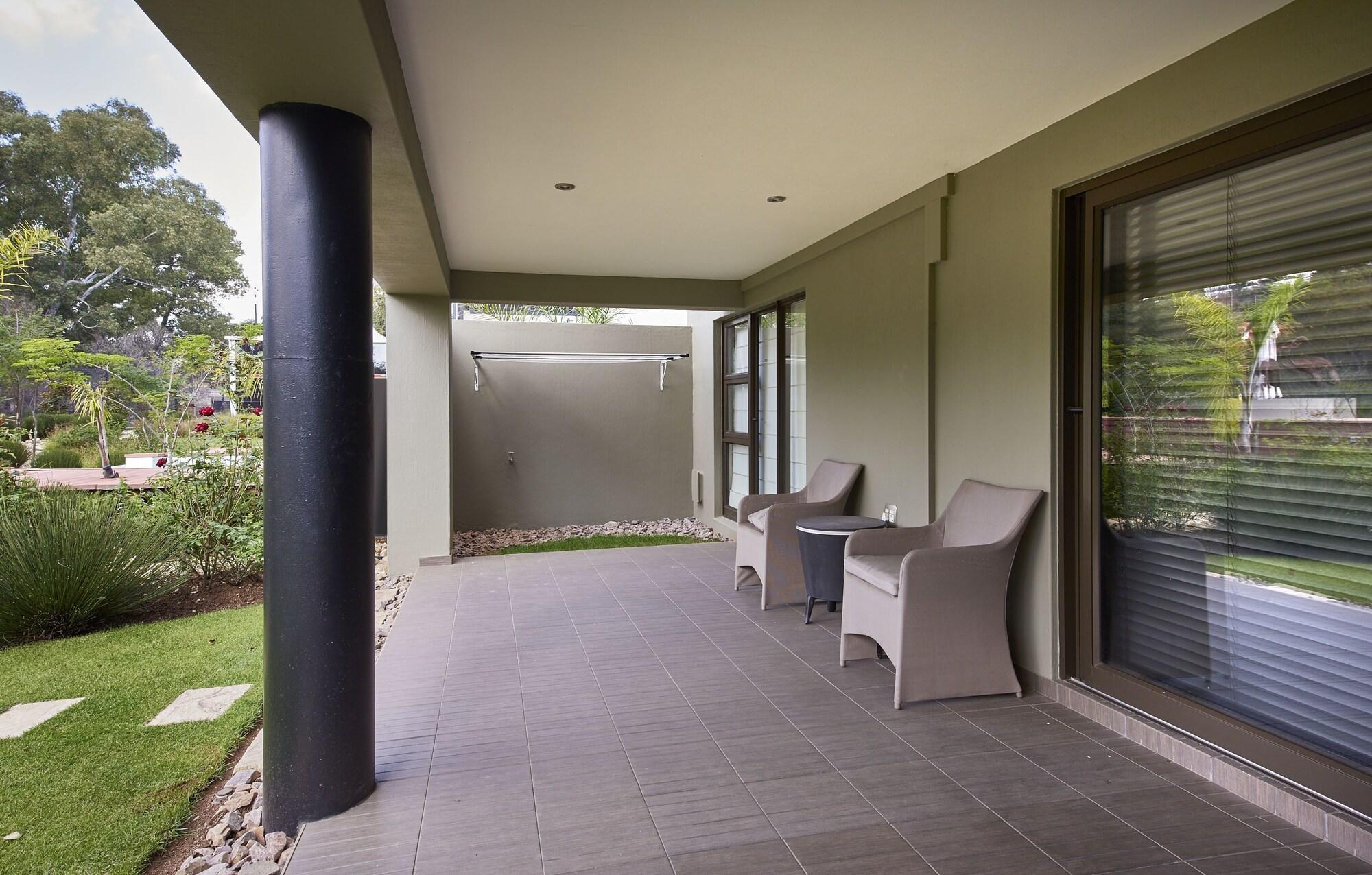 Dynasty Forest Sandown Self Catering Hotel 요하네스버그 외부 사진
