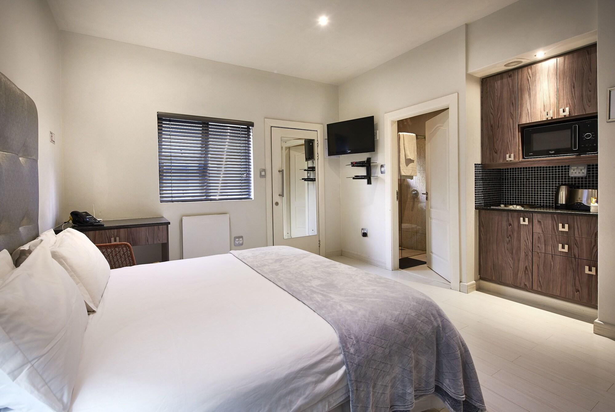 Dynasty Forest Sandown Self Catering Hotel 요하네스버그 외부 사진