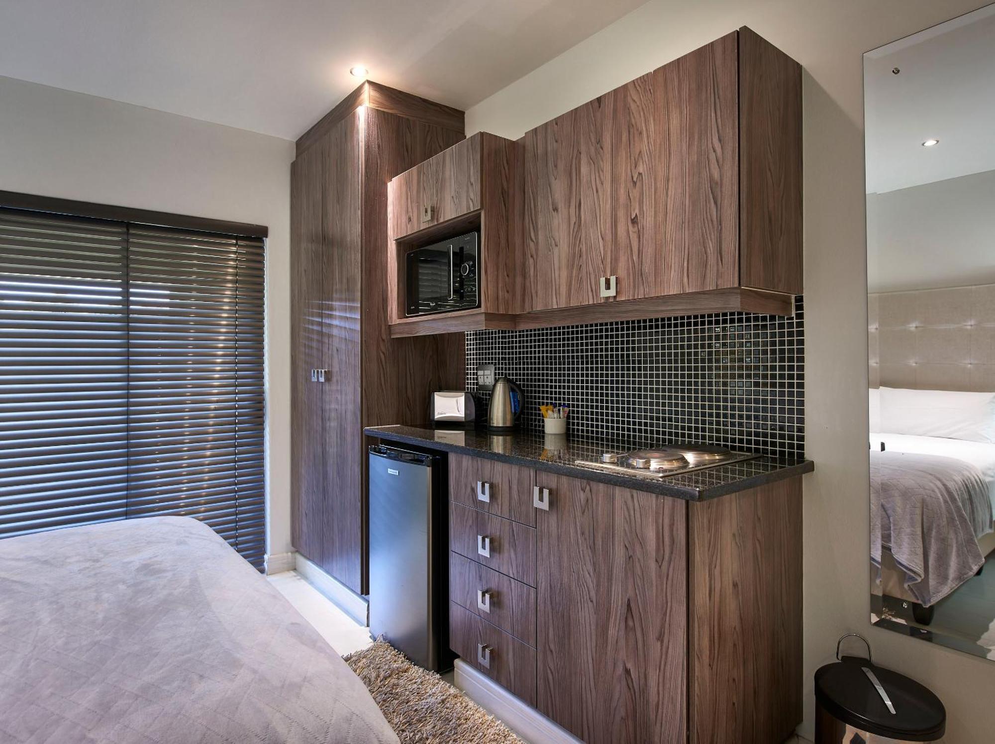 Dynasty Forest Sandown Self Catering Hotel 요하네스버그 외부 사진